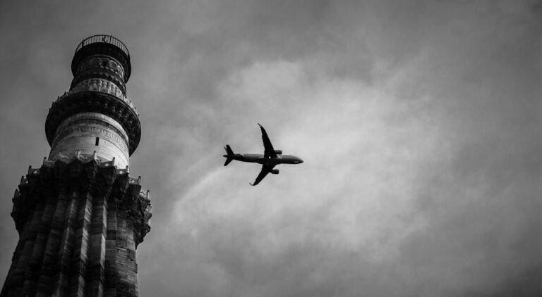 flights from Delhi to Delhi - Photo by Sanjay Bairwa on Unsplash